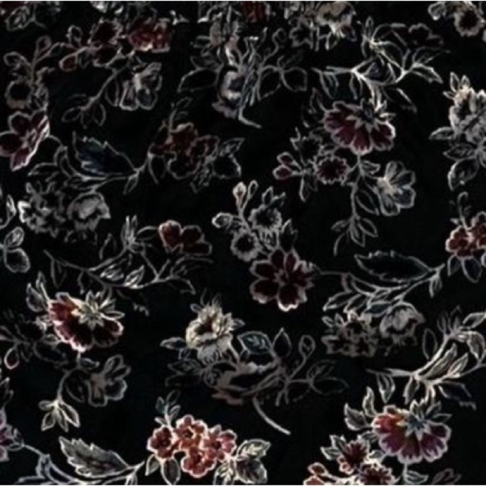 American Eagle Coquette black velvety mini skirt, size XS. Floral design. - Picture 9 of 10